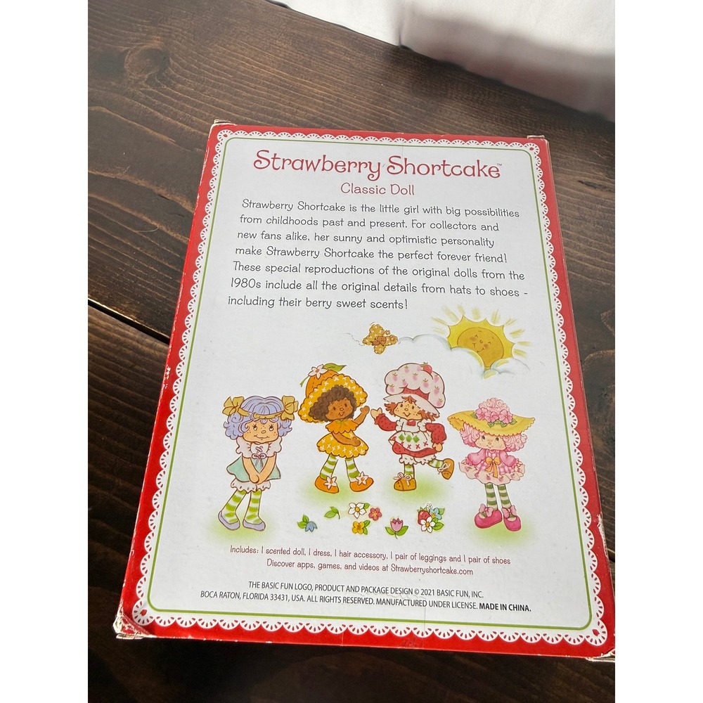 Strawberry Shortcake Classic Doll 1980s Retro Design Basic Fun Scented New 2021 - Picture 11 of 11